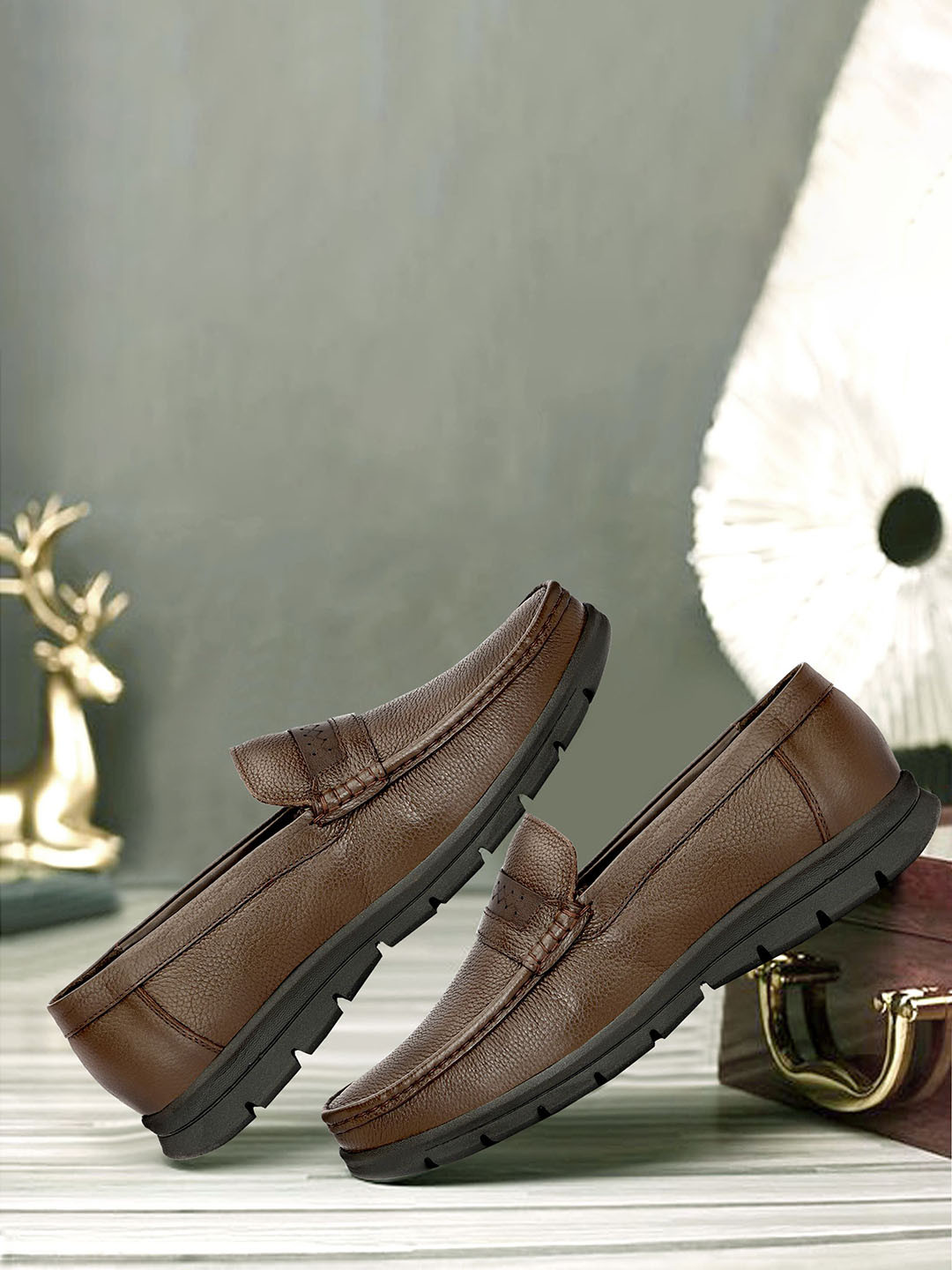 Varito Men Slip-On Leather Loafers