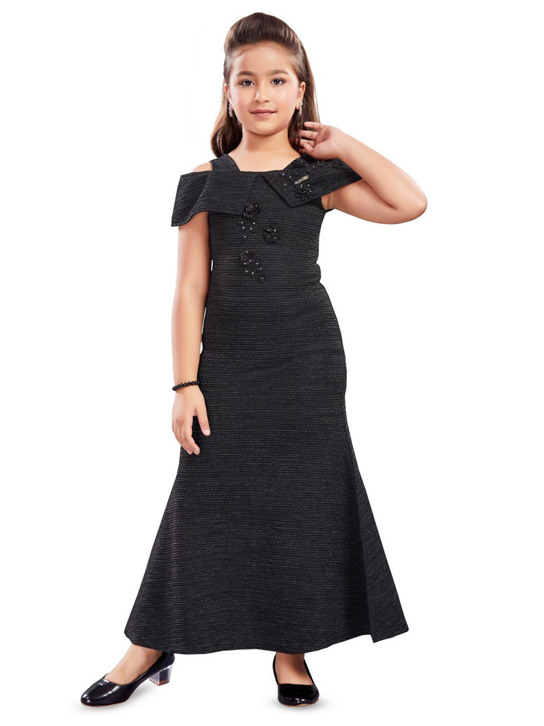 Lei-Chie Cold-Shoulder Applique Maxi Dress