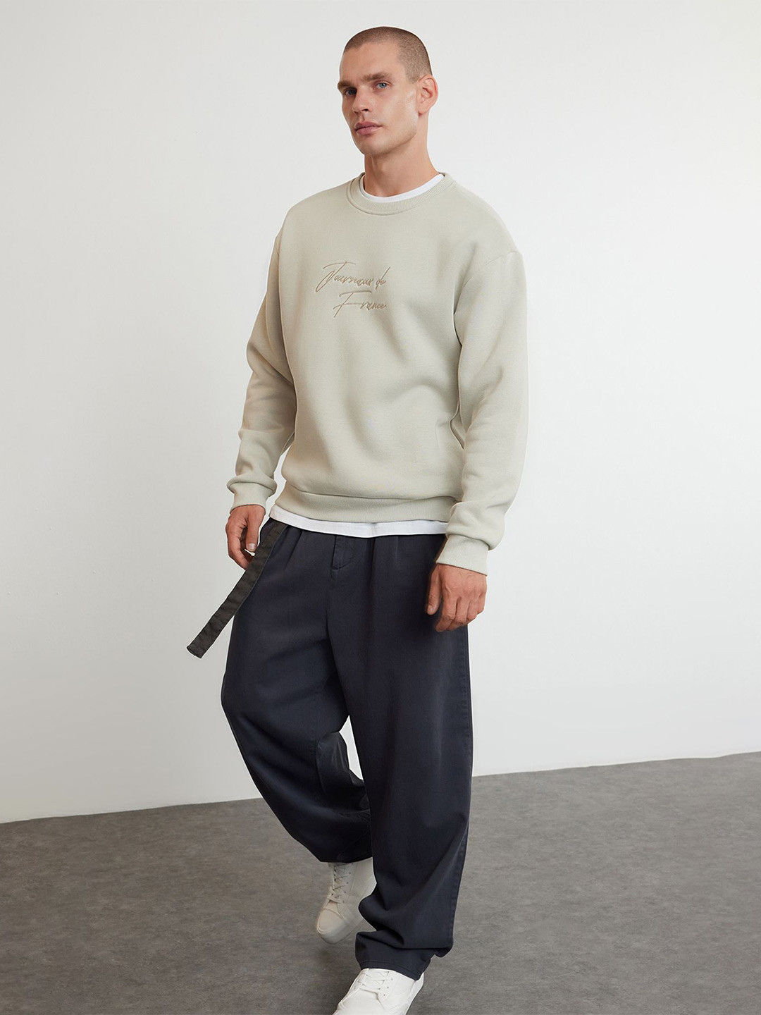 Trendyol Men Round Neck Solid Sweatshirt