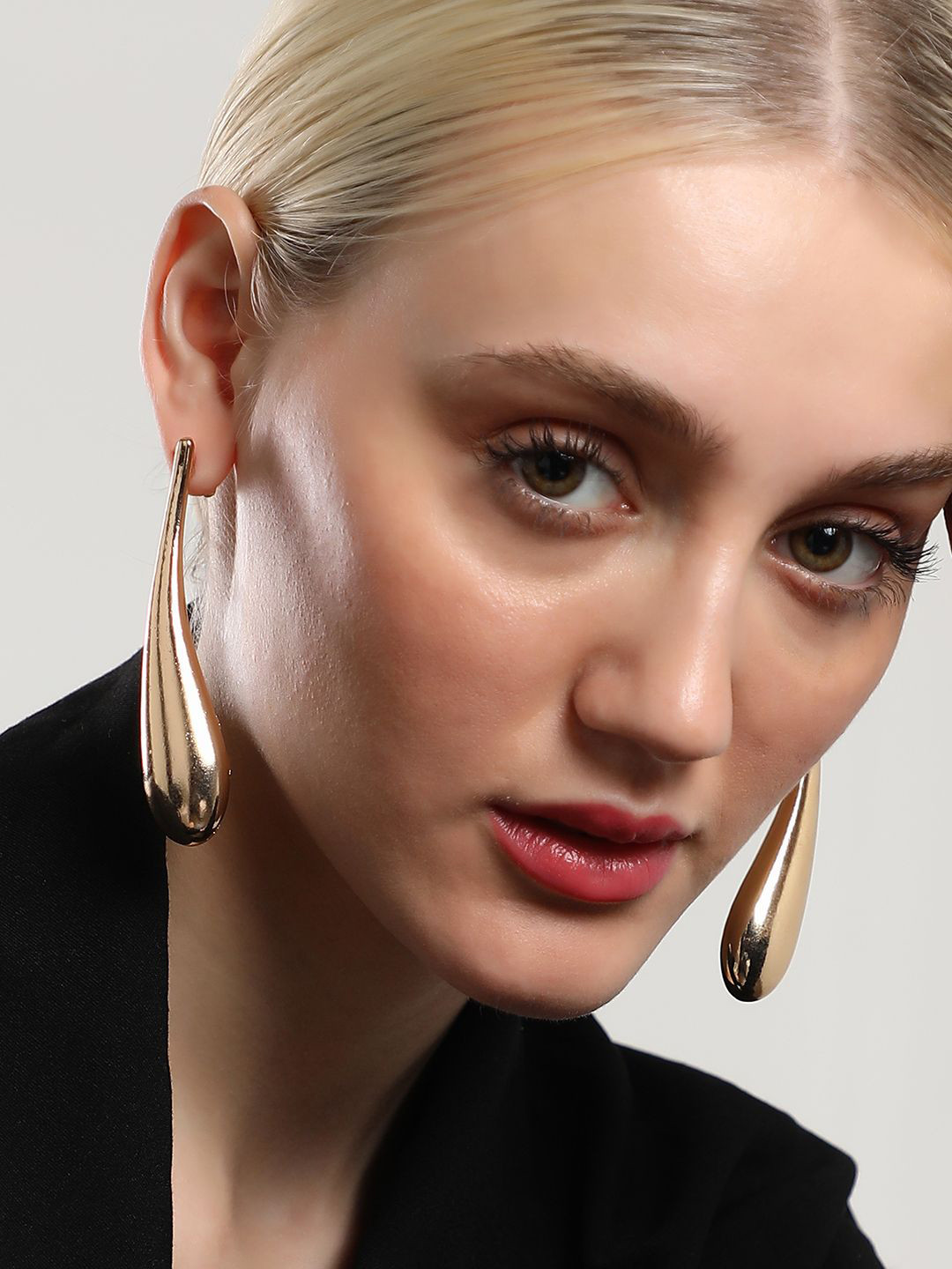 SOHI Gold Plated Contemporary The Elongated Drip Drop Earrings