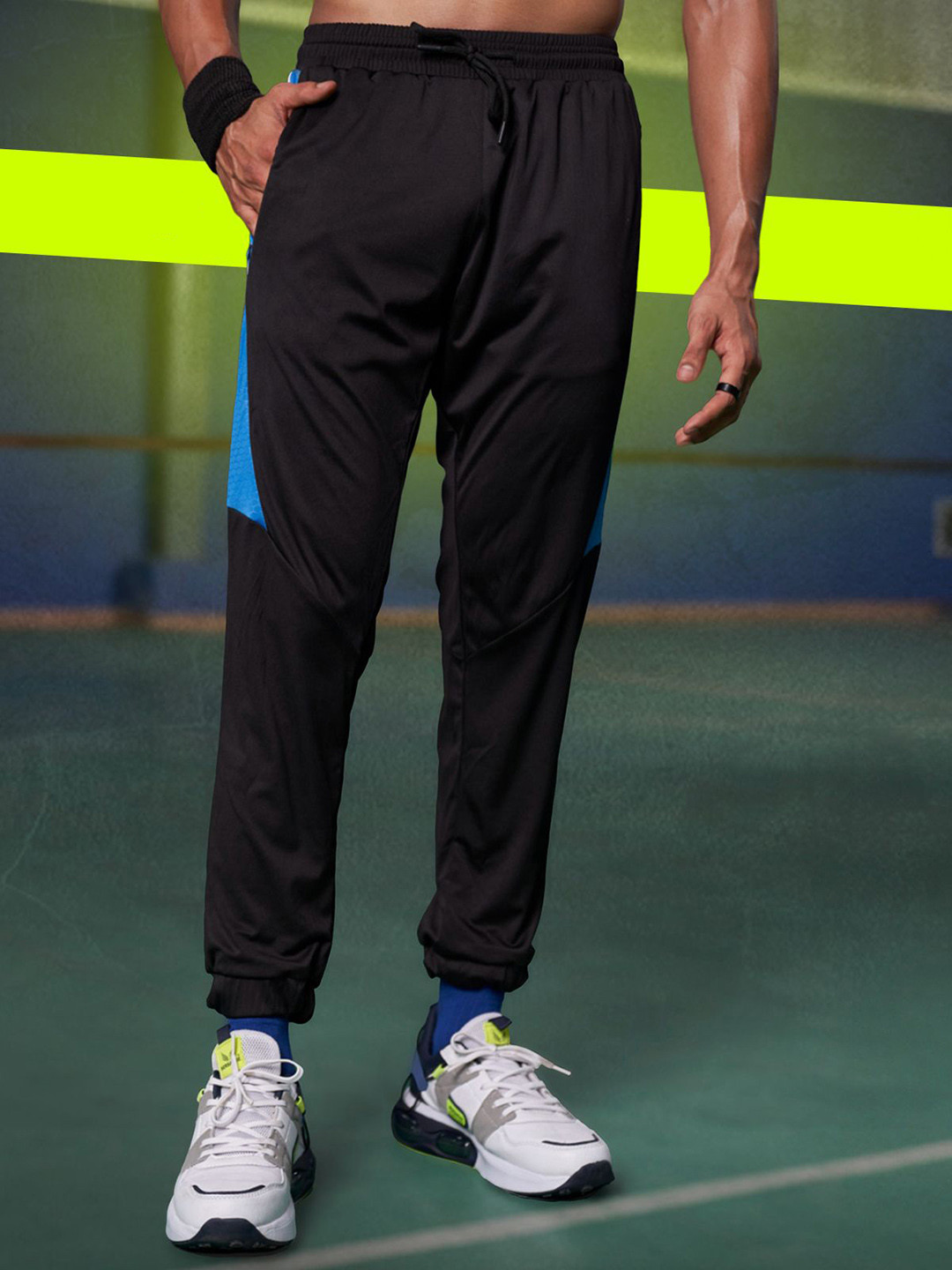 Fit Monkey Men Colourblocked Dry Fit Mid Rise Joggers