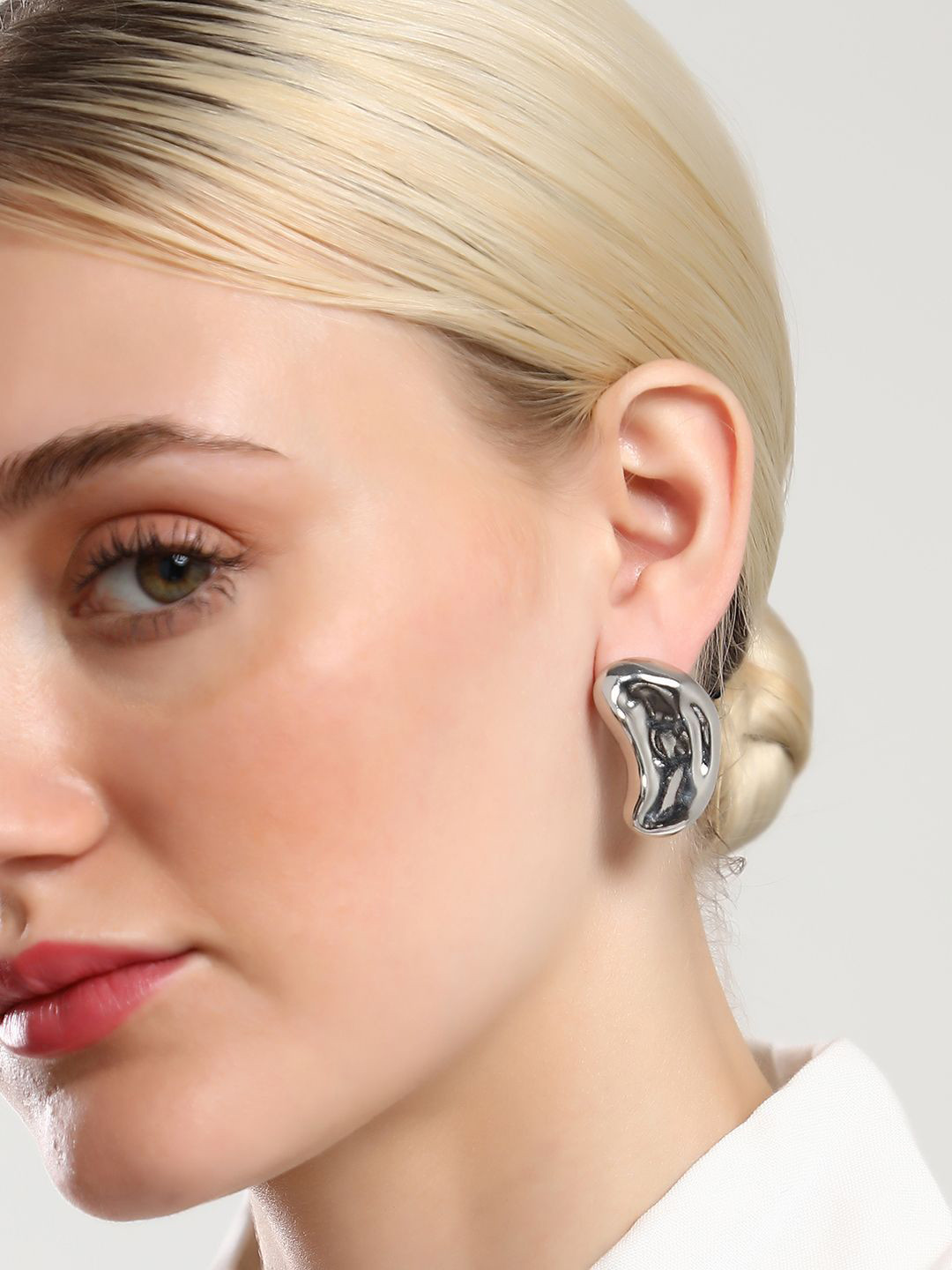 SOHI Silver-Plated The Dented Bean Studs