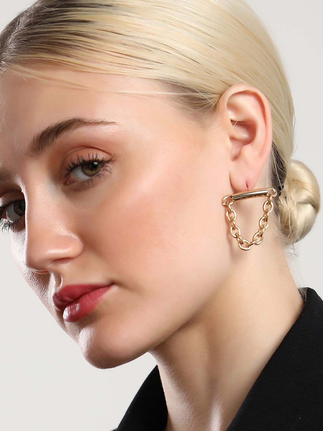 SOHI Gold-Plated The Chain Bar Drop Earrings