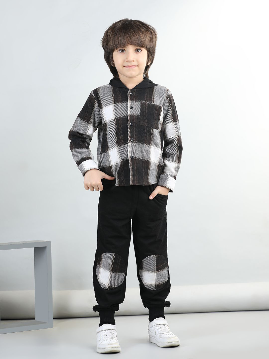 AWW HUNNIE Boys Checked Hooded Shirt With Joggers