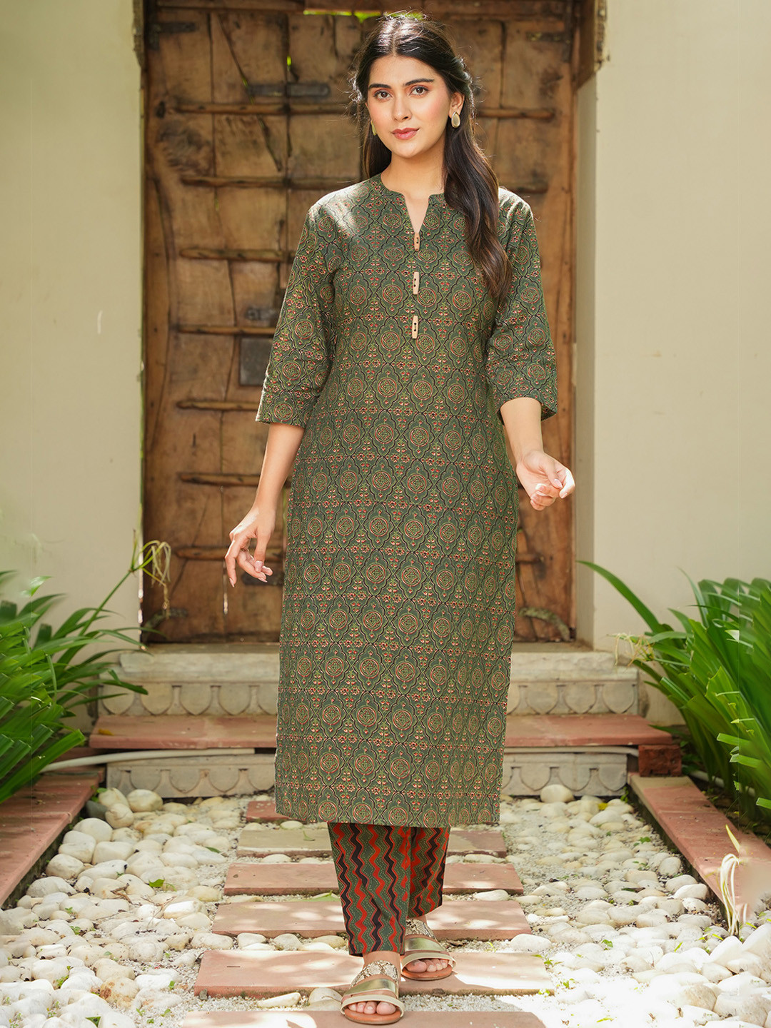 Aramya Ethnic Motifs Printed Mandarin Collar Pure Cotton Ajrakh Kurta With Trousers