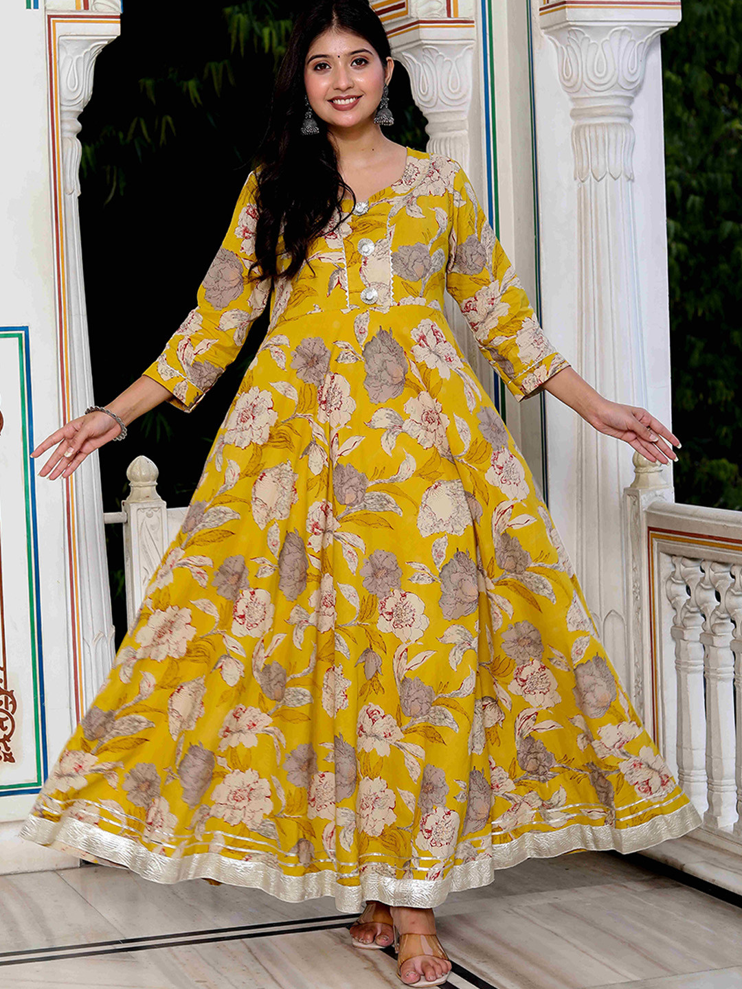 MIRAVAN Floral Printed Gotta Patti Sweetheart Neck Cotton Anarkali Kurta