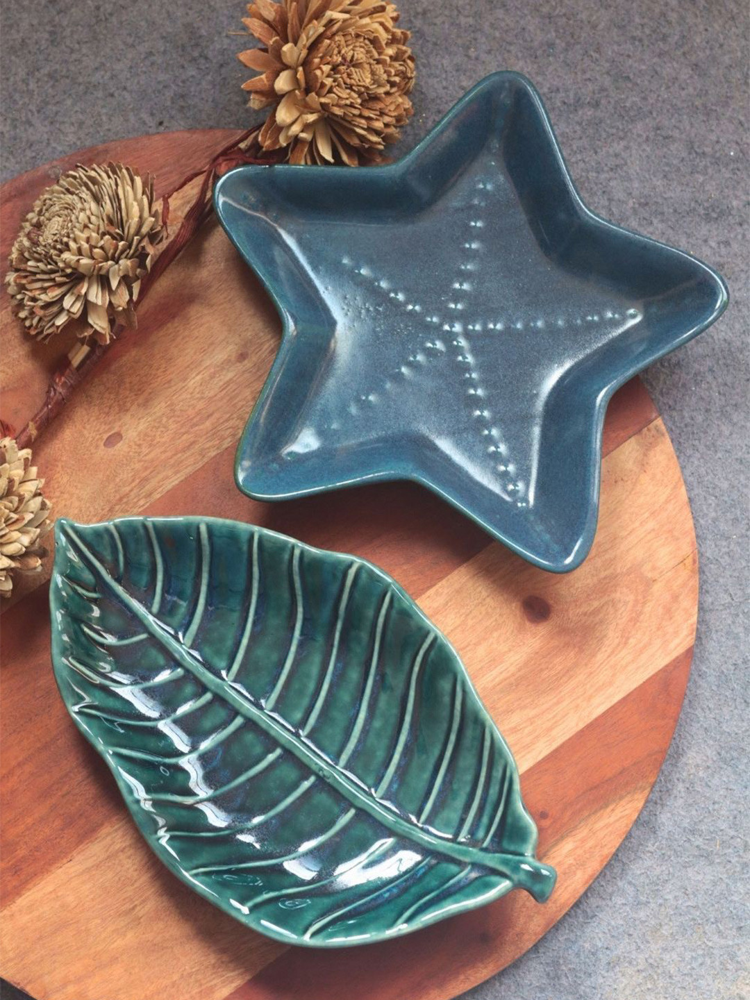WEAVING HOMES Grey & Green 2 Pieces Foilage Leaf & Starfish Ceramic Dinner Plates