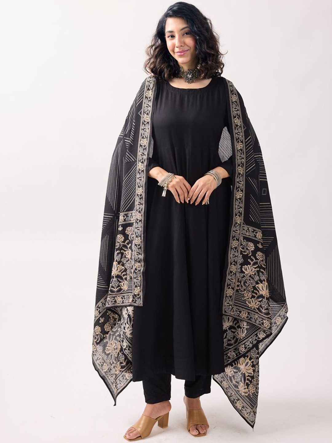 TOOCHKI Women Round Neck Round Plain Kurti Pant With Printed Dupatta