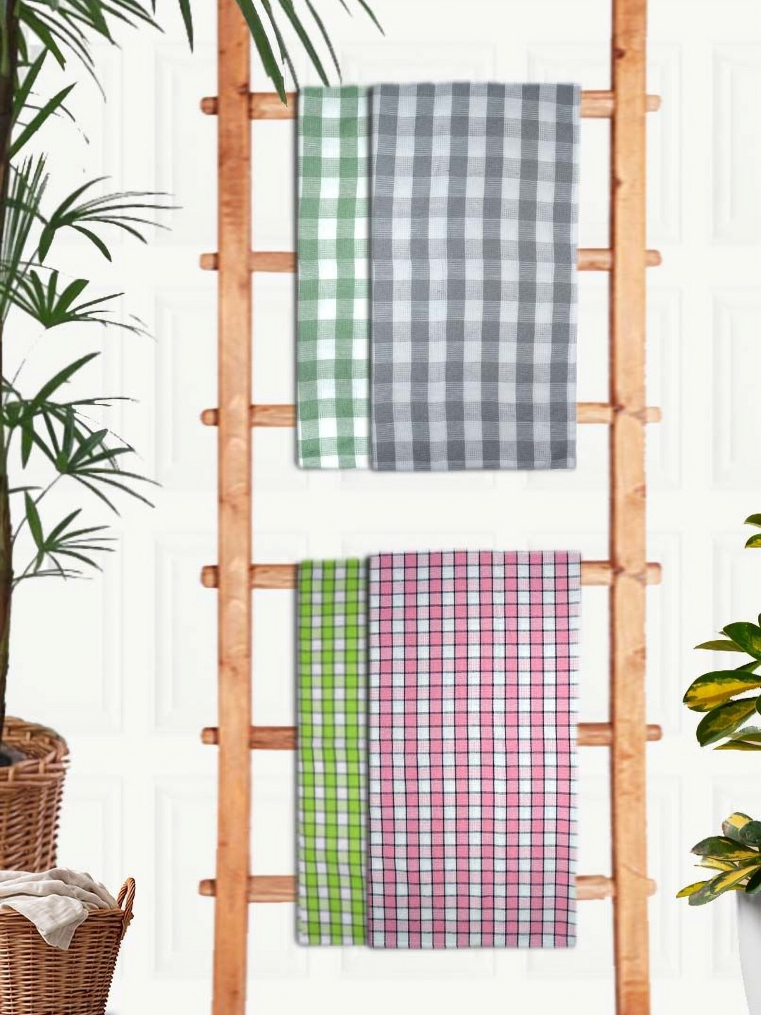 Aura Green & Pink 4 Pieces Printed Cotton 210 GSM Bath Towel