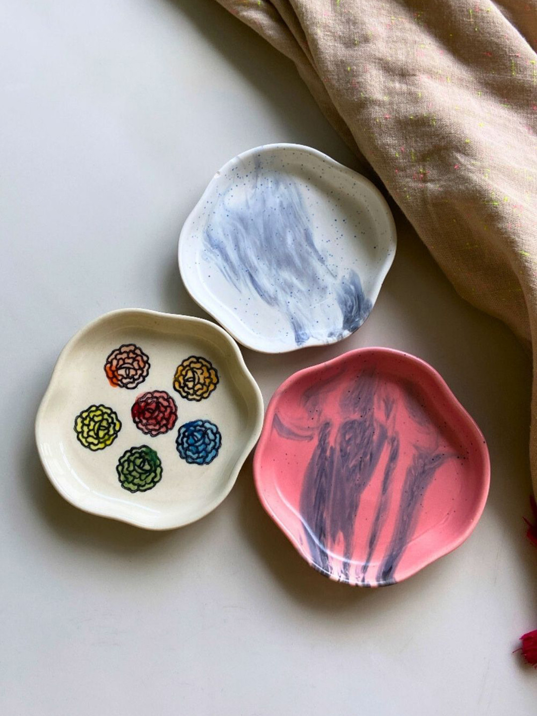 WEAVING HOMES Red & White 3 Pieces Printed Ceramic Dessert Plates