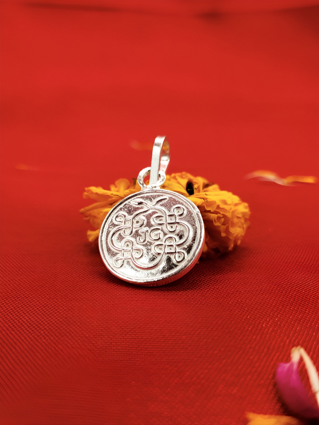 DOKCHAN Dokchan Pure Silver Round Pendant
