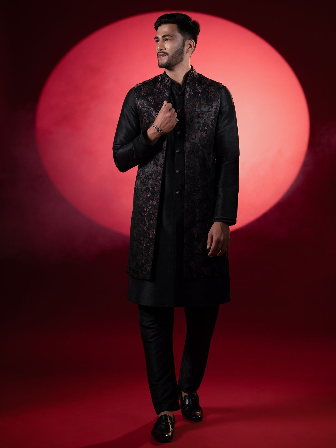TheEthnic.Co Mandarin Collar Regular Satin Kurta With Pyjama & Embroidered Long Jacket