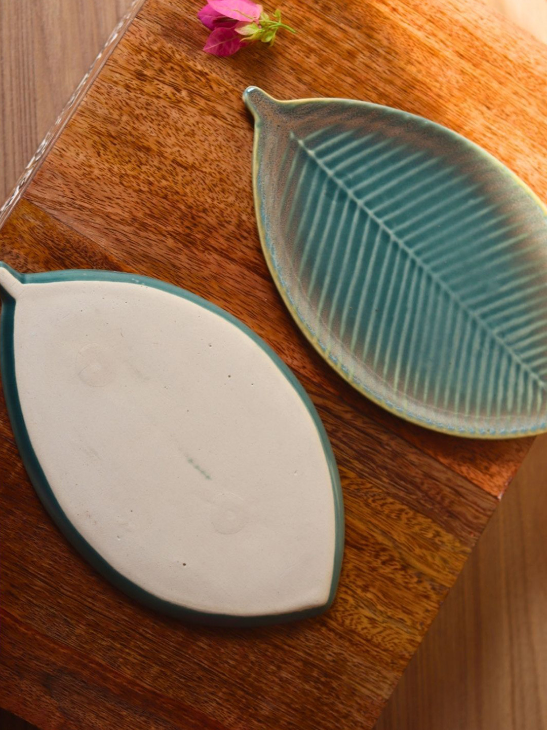 WEAVING HOMES 2 Pcs Green Leaf Shaded Food Platter