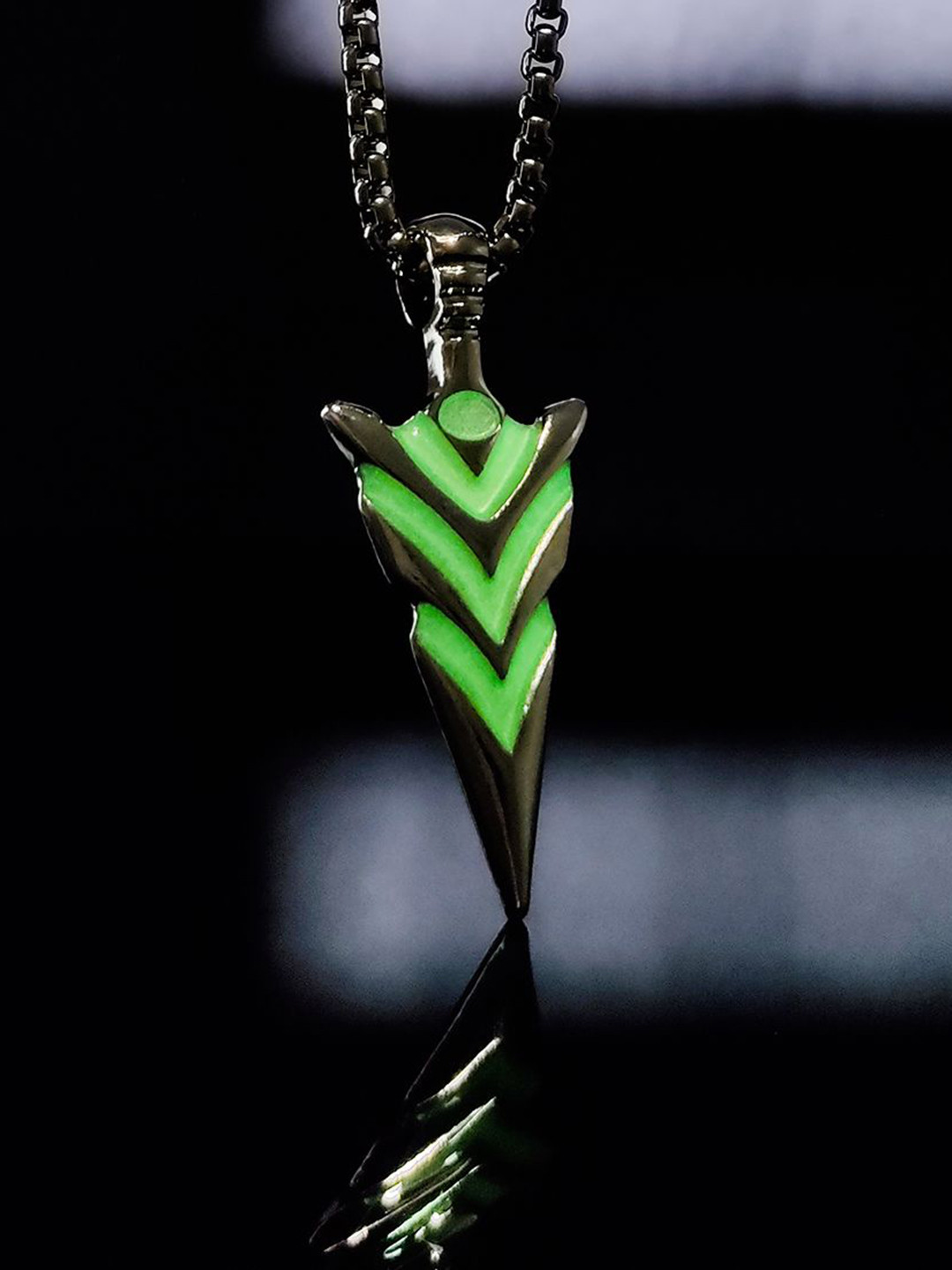 Saizen Men Stainless Steel Silver-Plated Glow in The Dark Pendants with Chains