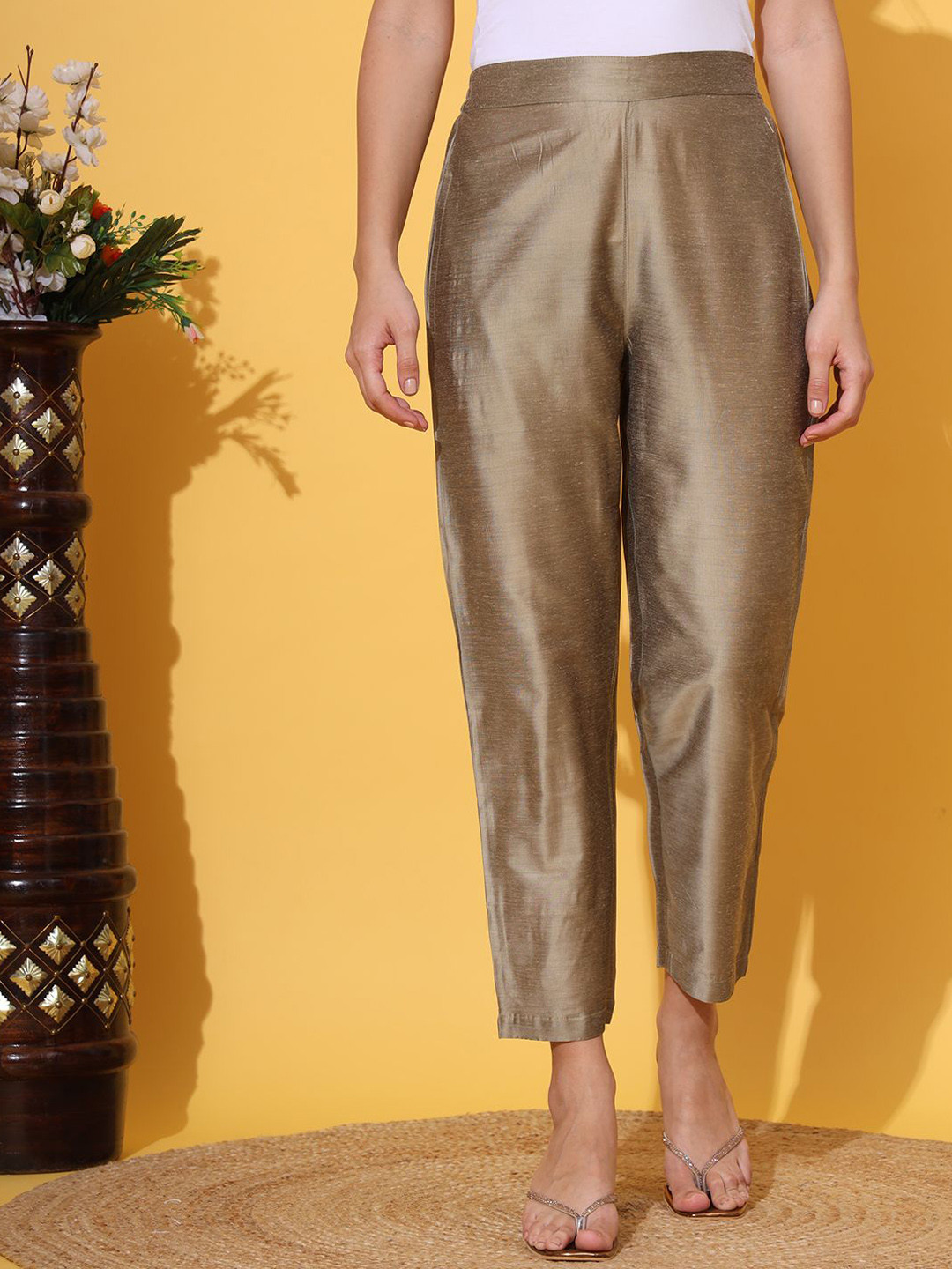 DECKEDUP Women Solid Straight Fit Easy Wash Trousers
