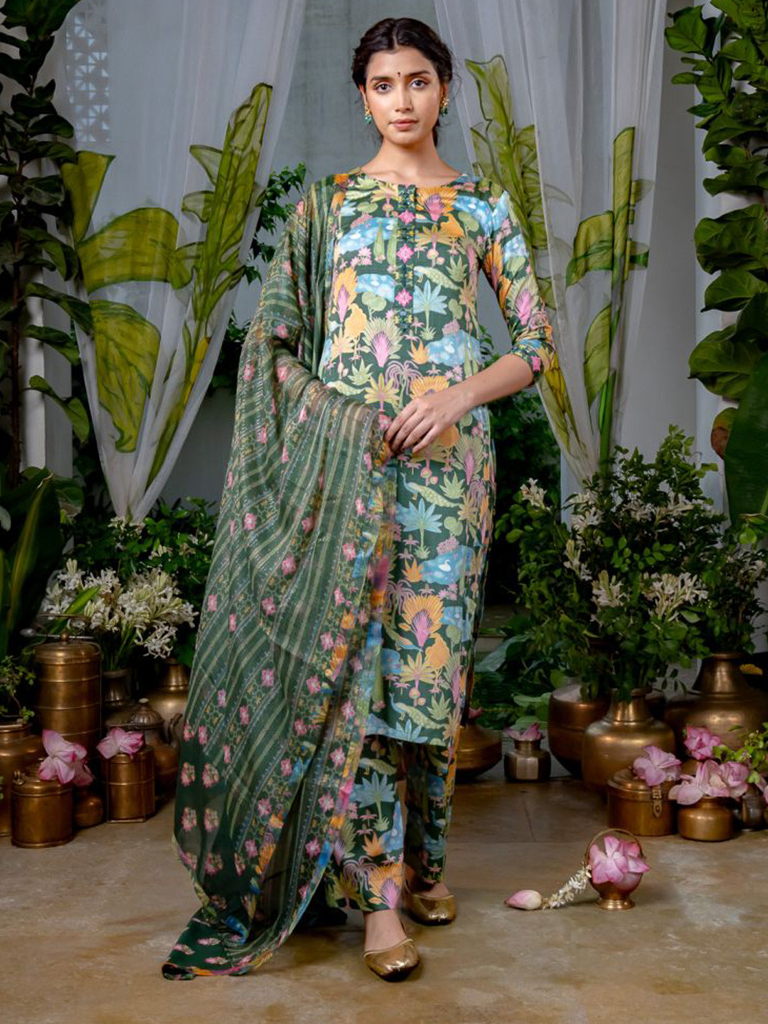 Baise Gaba Women Floral Printed Regular Zardozi Kurta with Pyjamas & With Dupatta