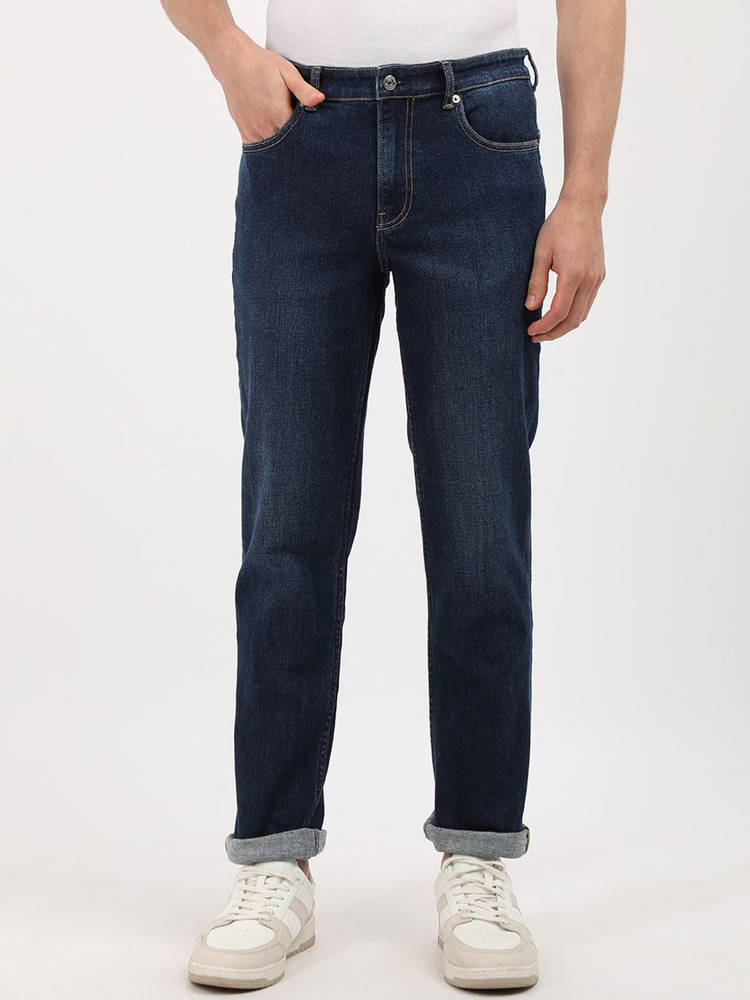 Calvin Klein Jeans Men Body Straight Fit Mid-Rise Light Fade Jeans