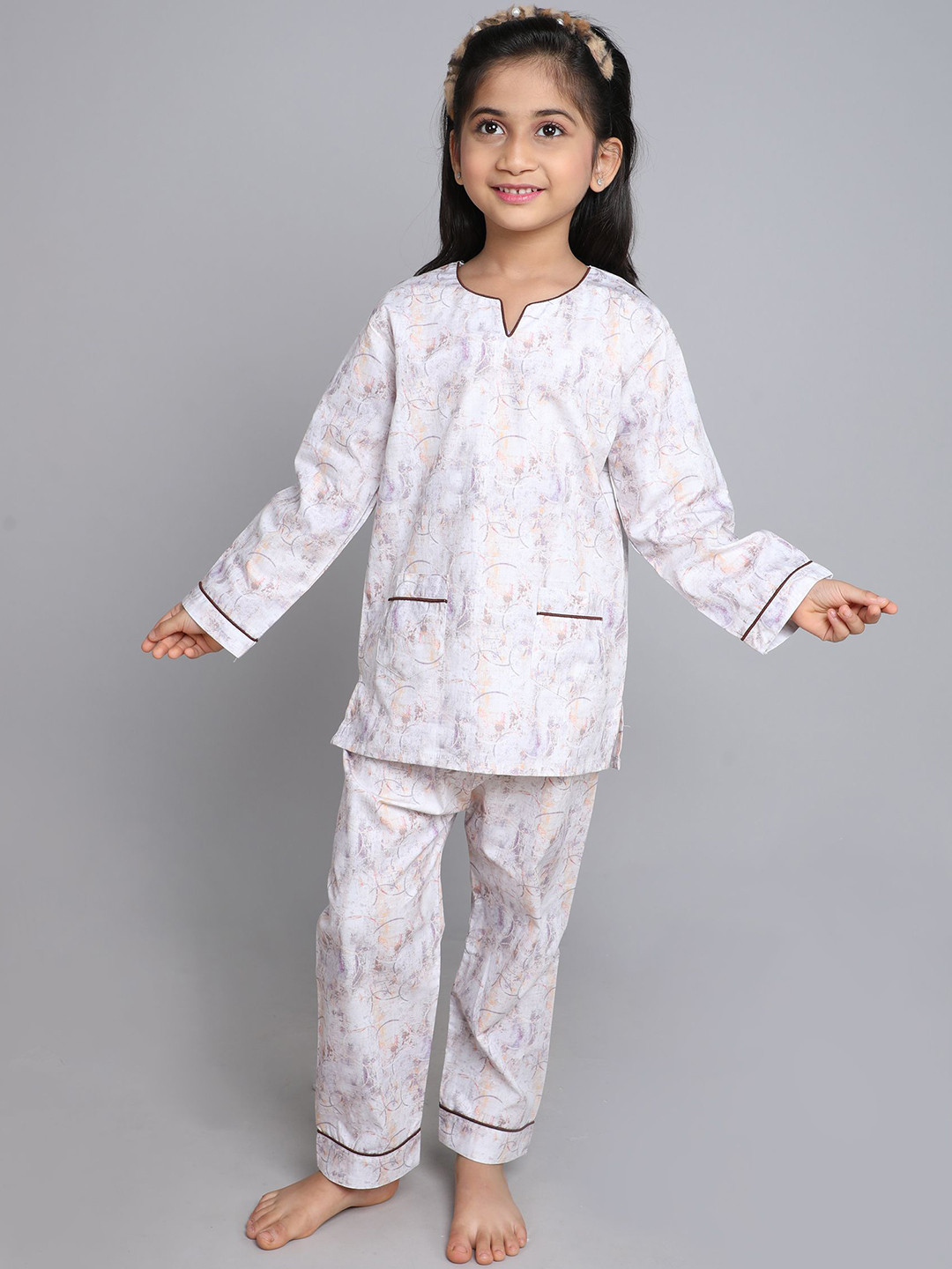 Little Clothings Girls Printed Night suit