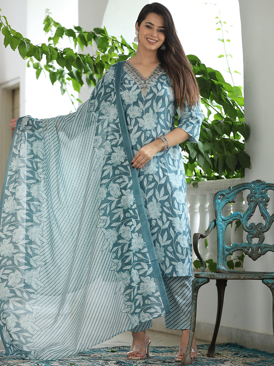 G4Girl Floral Printed Pure Cotton Straight Kurta With Trousers & Dupatta