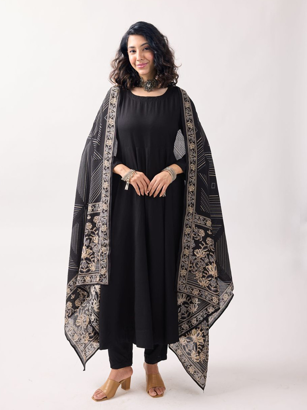 TOOCHKI Women Round Neck Round Plain Kurti Pant With Printed Dupatta