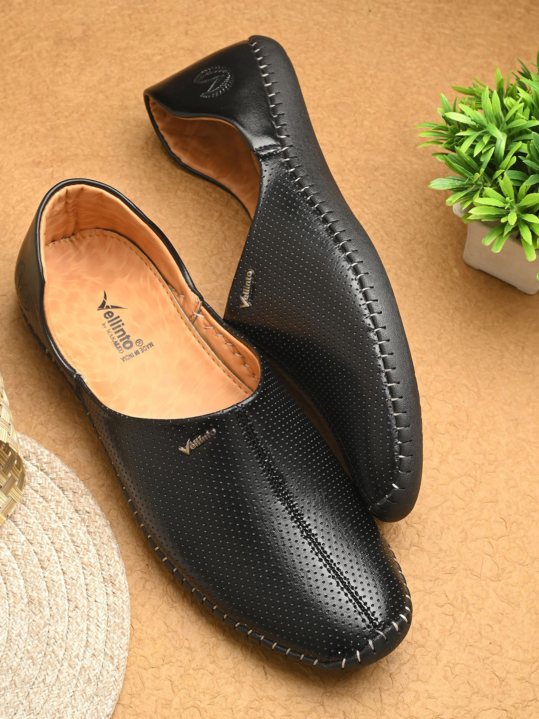 Vellinto Men Slip-On Mojaris