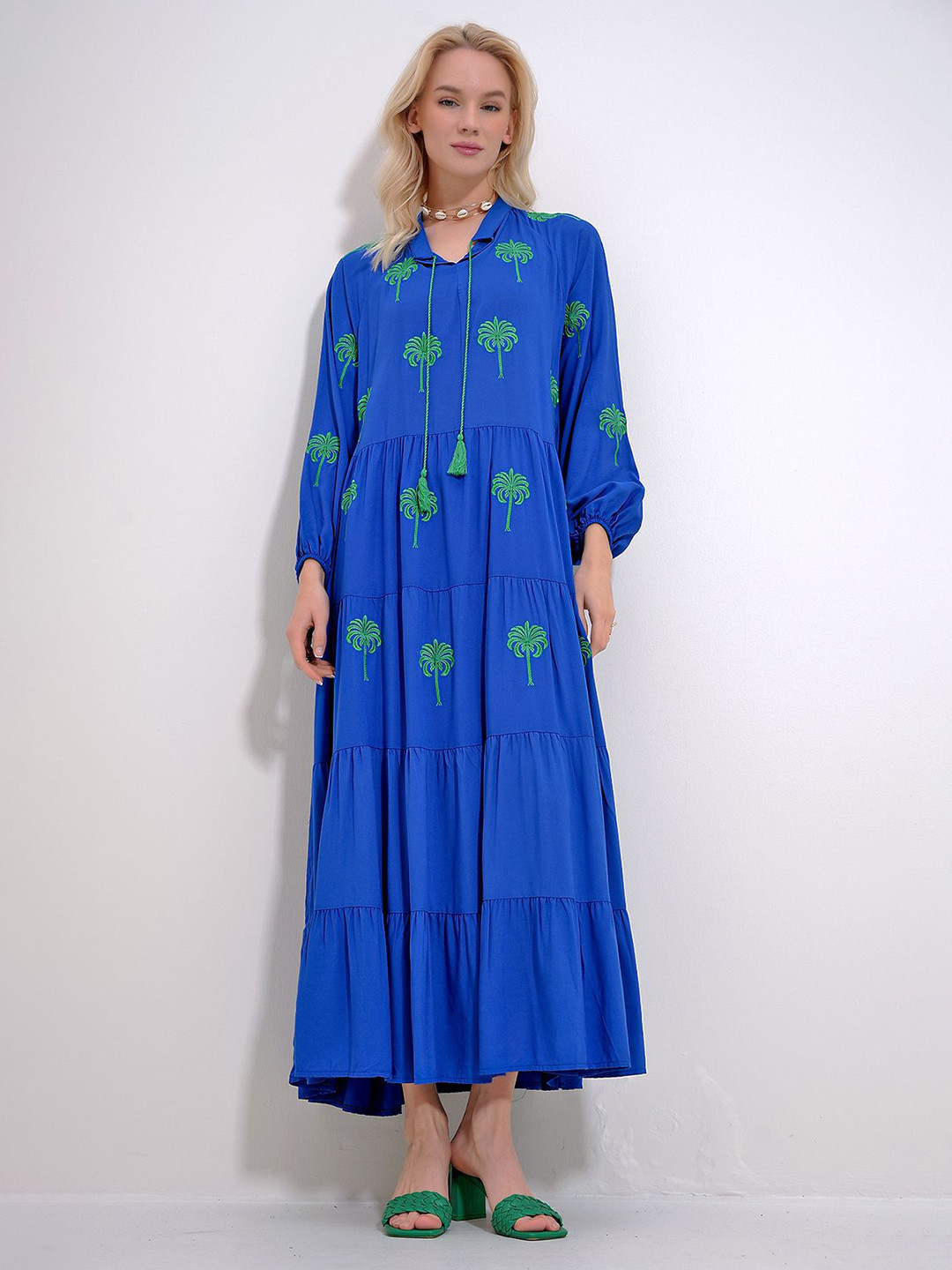 Trend Alacati stili Floral Tie-Up Neck Puff Sleeve A-Line Maxi Dress