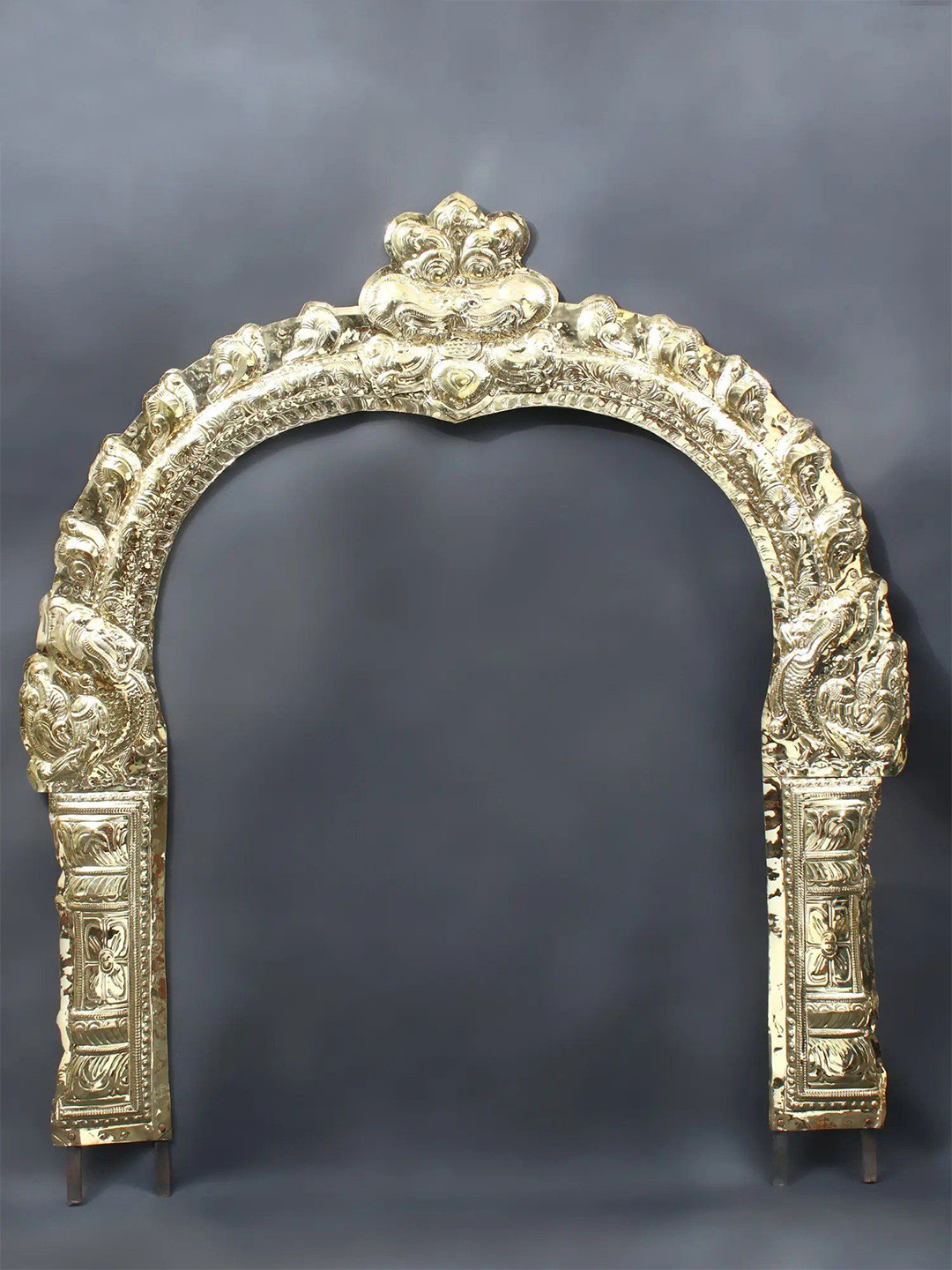 Exotic India Gold-Toned Thiruvachi Arch Brass Temple Prabhavali