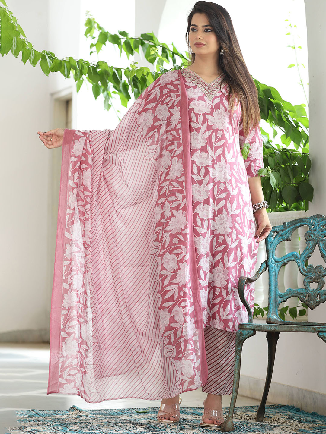 G4Girl Floral Printed V-Neck Thread Work Pure Cotton Kurta with Trousers & Dupatta