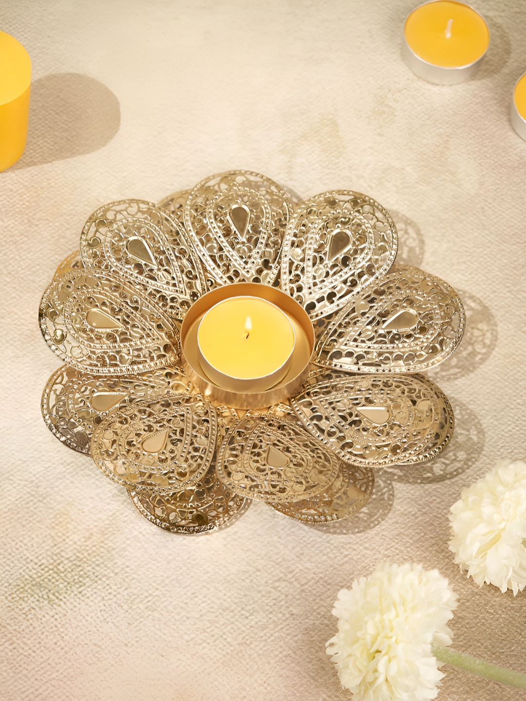 Living scapes by Pantaloons Silver-Toned & Gold-Toned Textured Candle Holder
