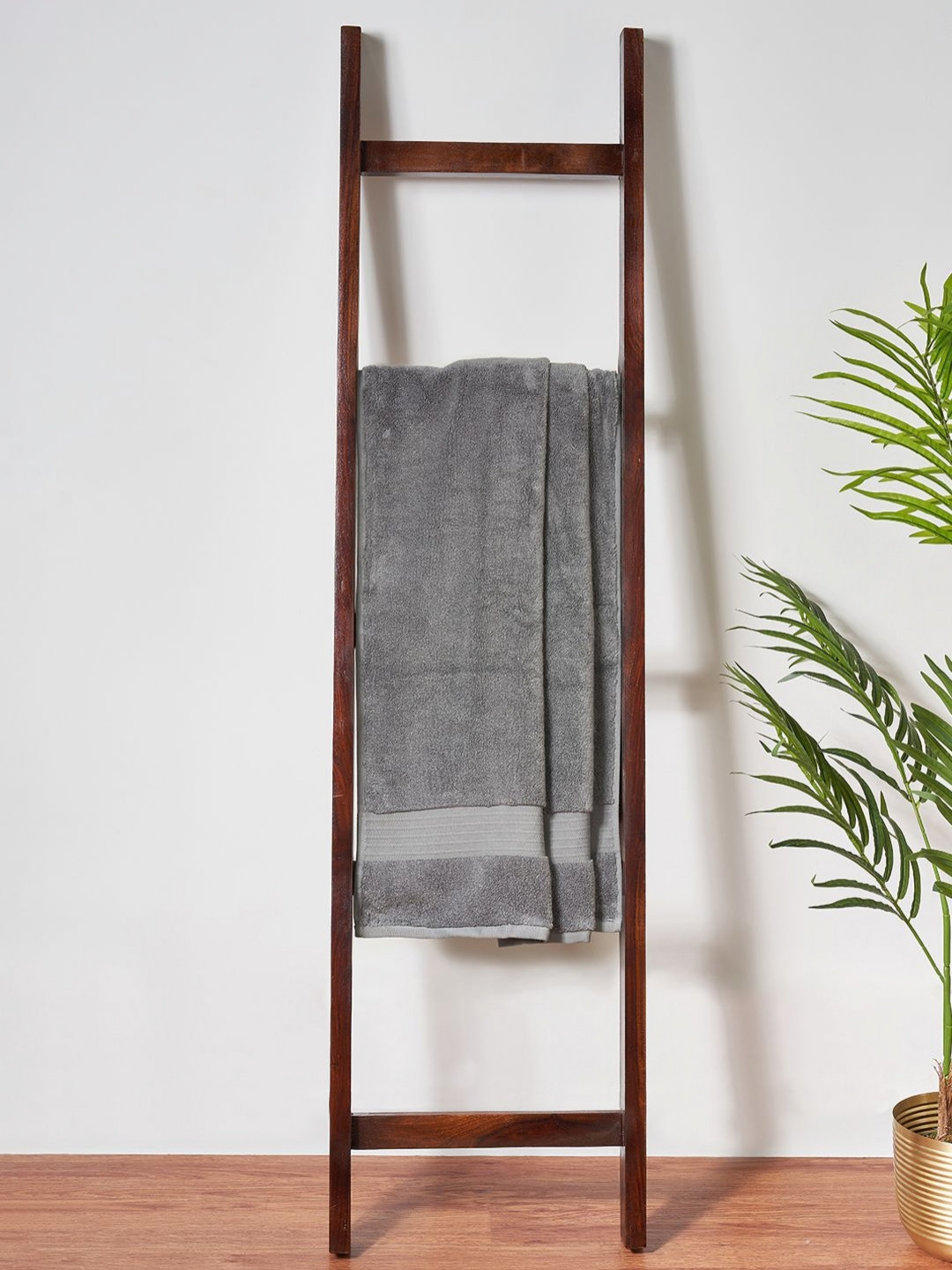 Living scapes by Pantaloons Grey Self Designed Cotton 550 GSM Bath Towel