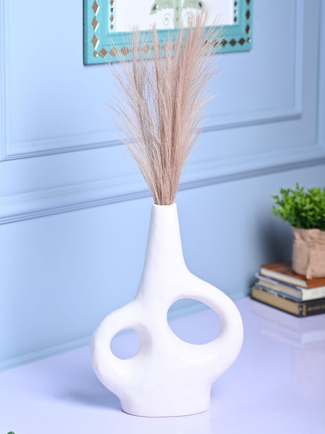 MARKET99 White Asymmetrical Shaped Vase