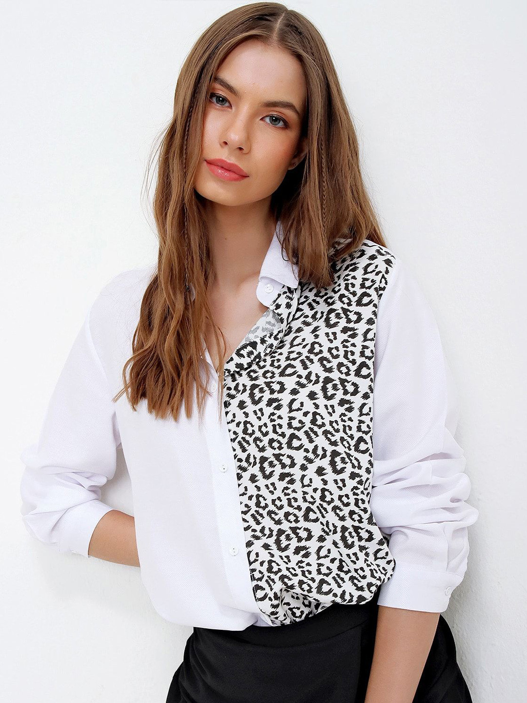 Trend Alacati stili Women Animal Opaque Printed Casual Shirt