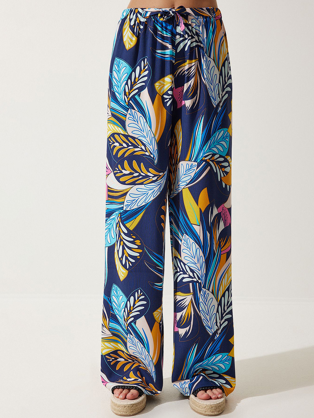 Happiness istanbul Women Abstract Parallel Regular Fit Trousers