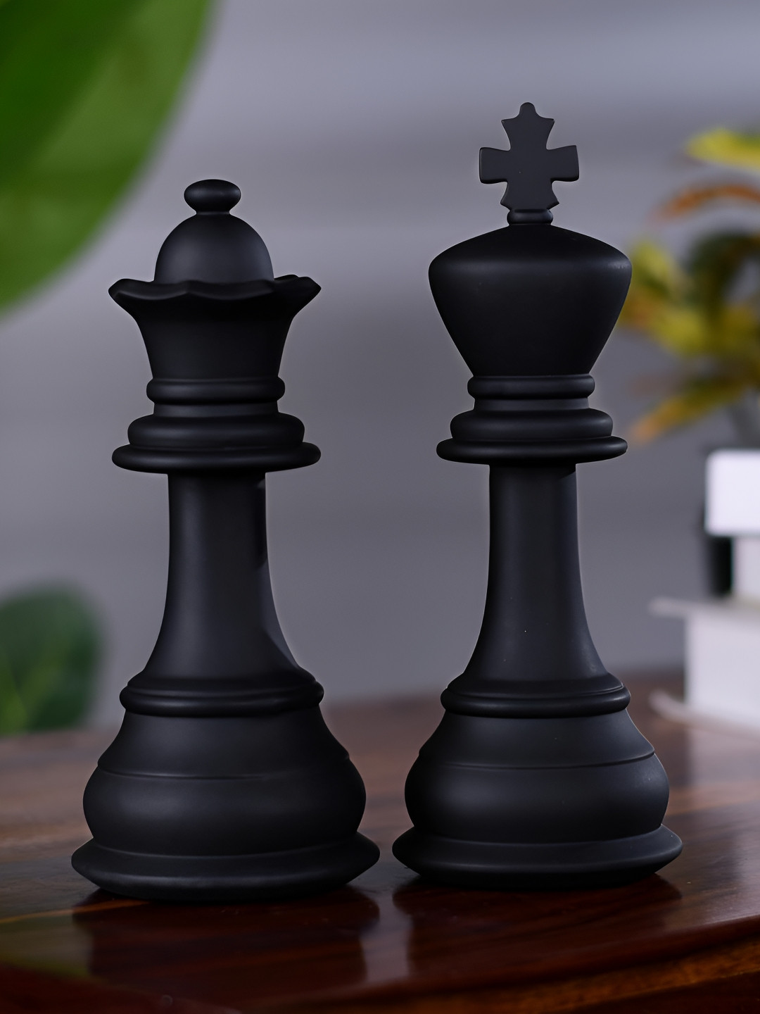 Artarium LLP Black 2 Pieces Chess King & Queen Statue Sculpture Curio Showpieces