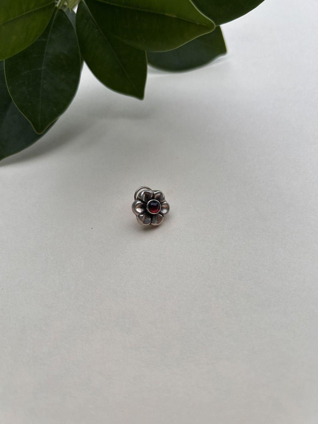 FIROZA Artificial Stones and Beads Stud Nosepin