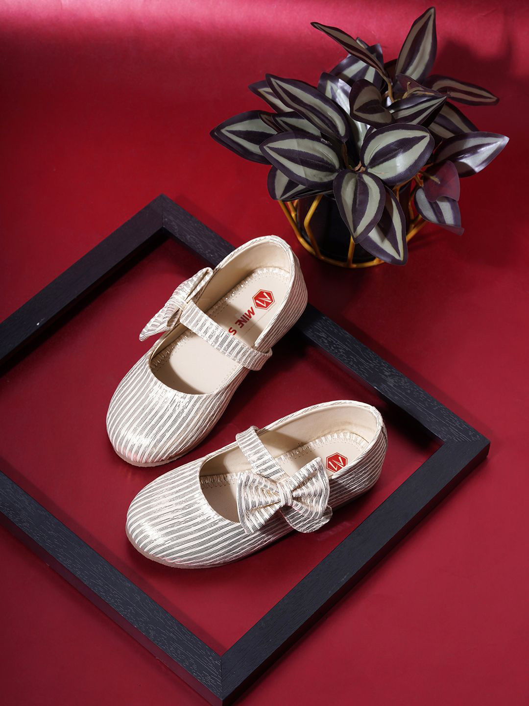Minesole Girls Striped Mary Jane Flats