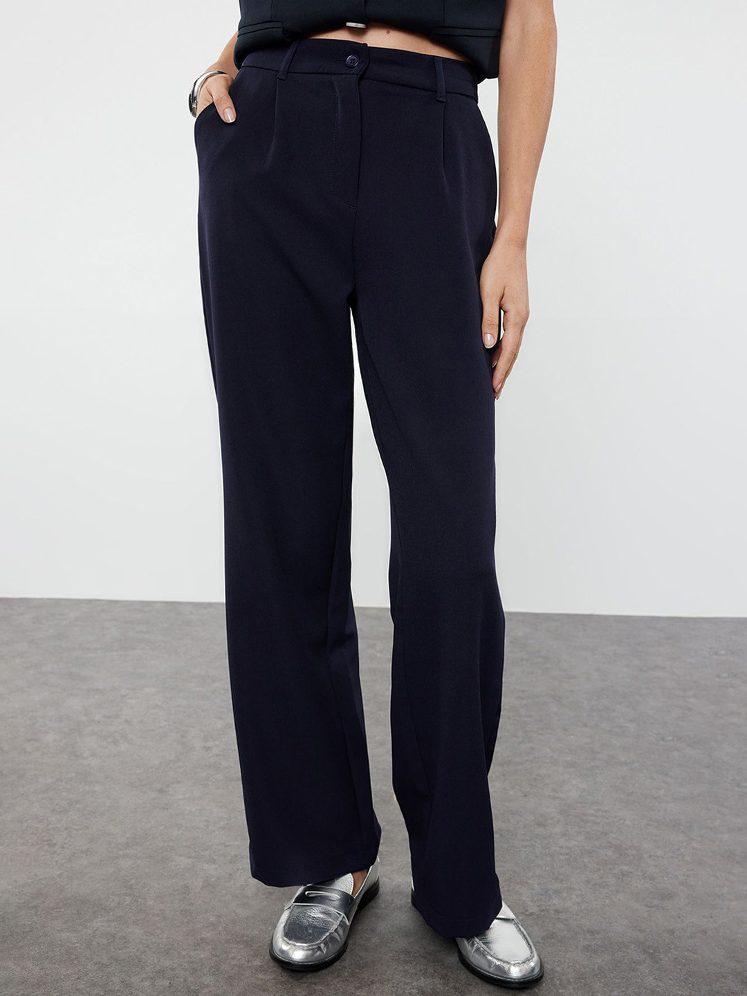 Trendyol Women Mid-Rise Parallel Trousers