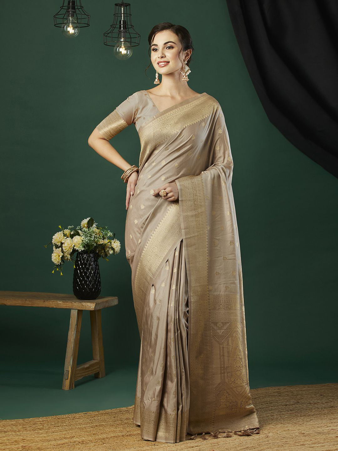 KAYOMMI Woven Design Zari Banarasi Saree