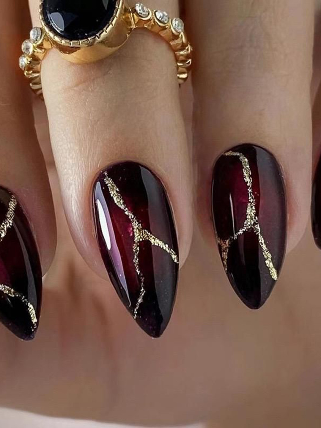 Set of 24 Artificial Reusable Nails With Golden Design