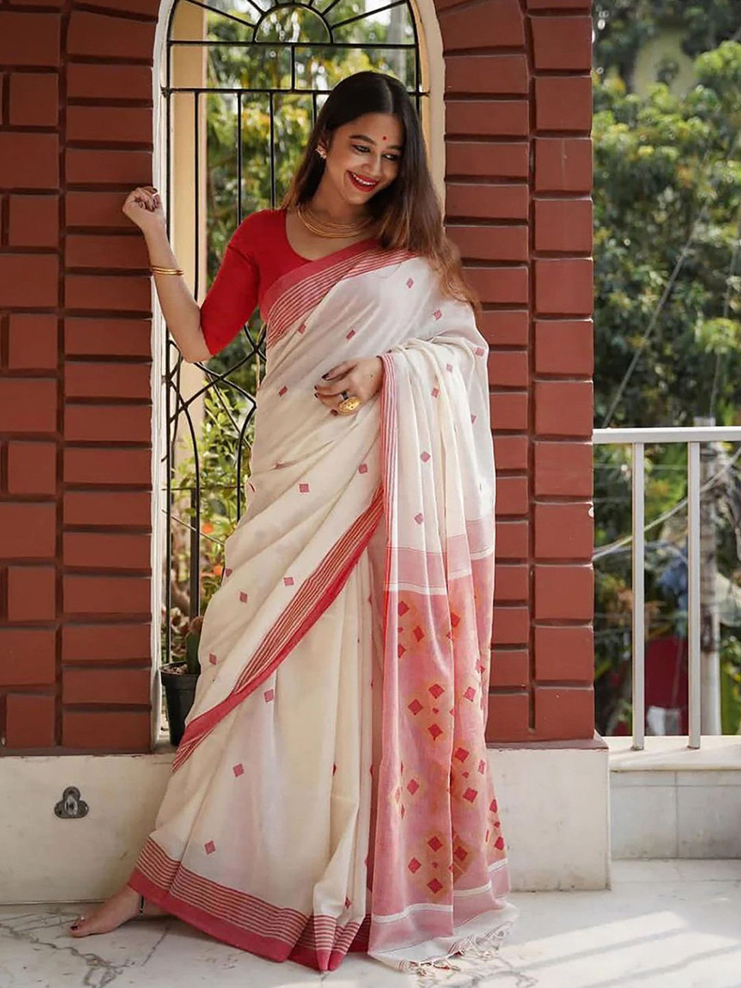 Aldwych Geometric Woven Design Chanderi Saree