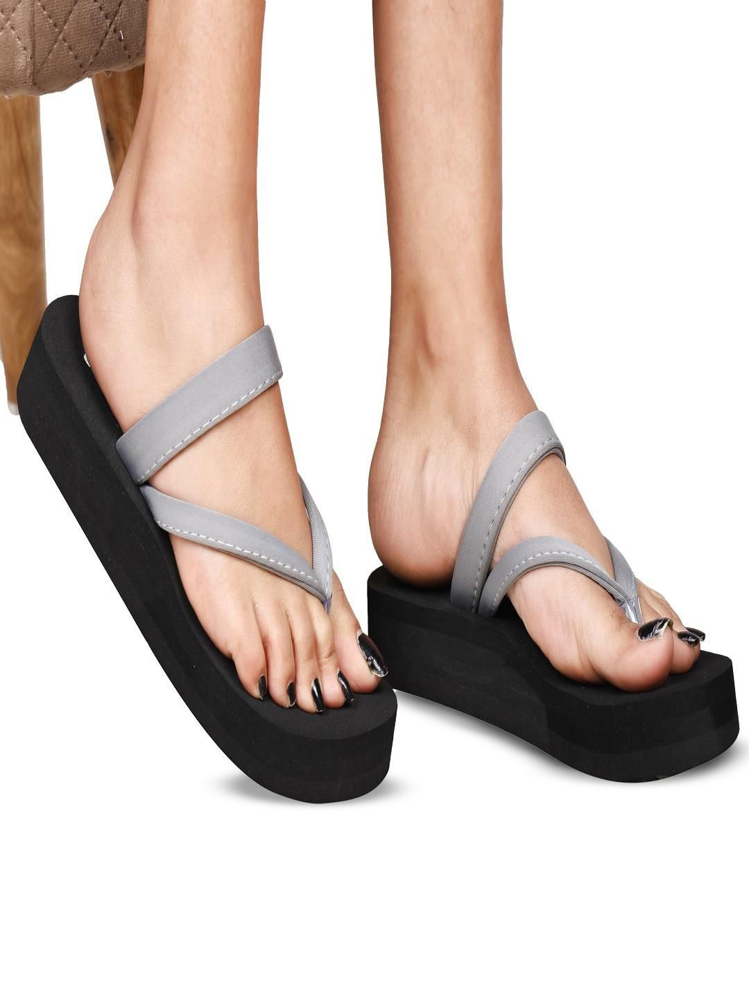 DASHNY Women Rubber Thong Flip-Flops