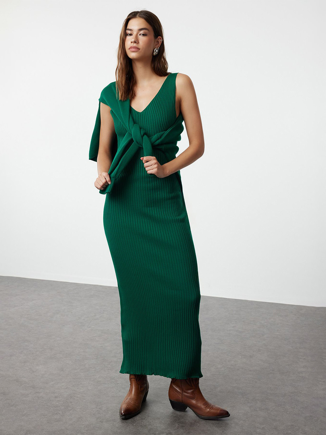 Trendyol V-Neck Solid Maxi Dress