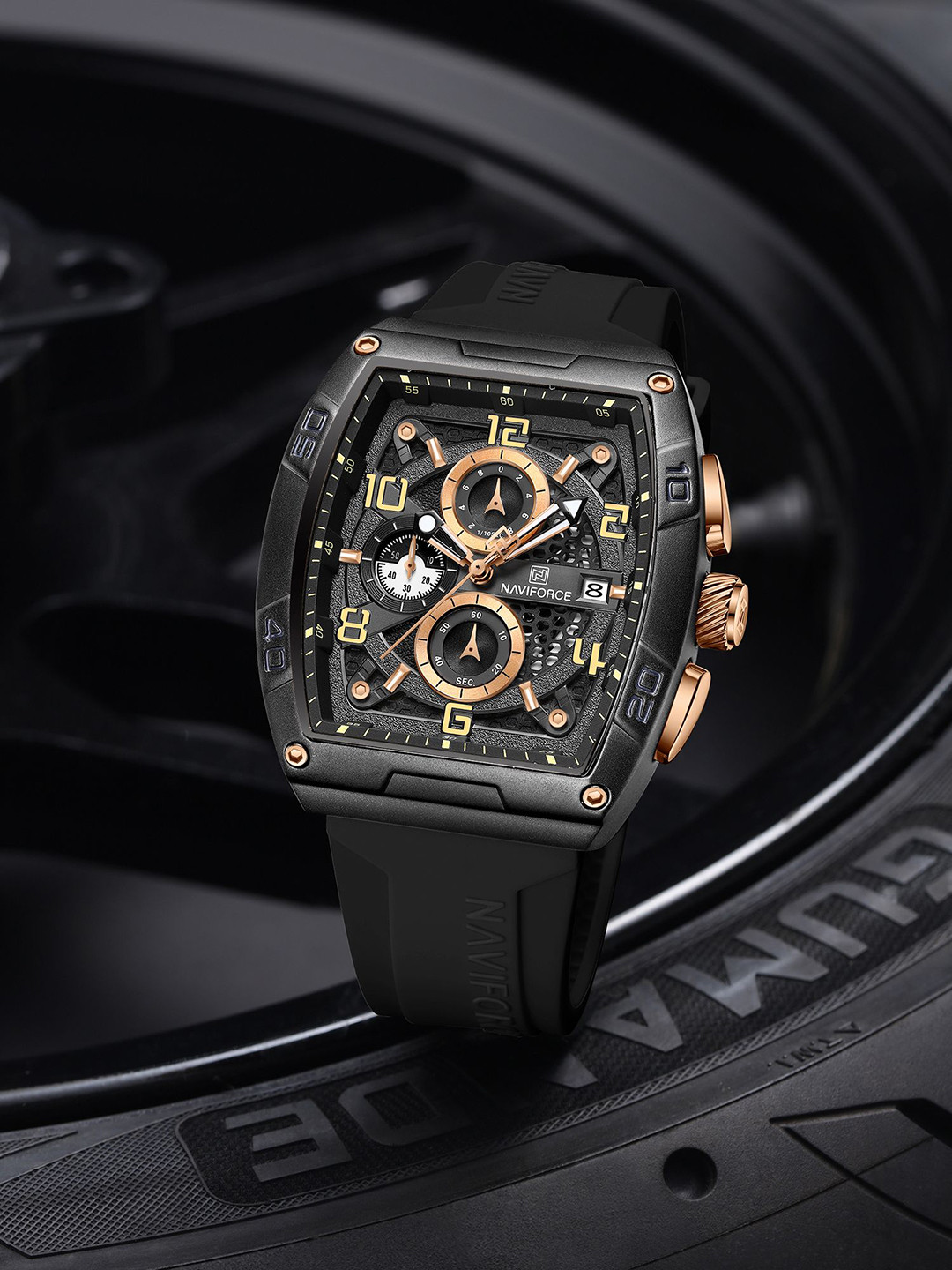 Naviforce Men Brass Embellished Dial & Straps Analogue Chronograph Watch NF8052 BRGB