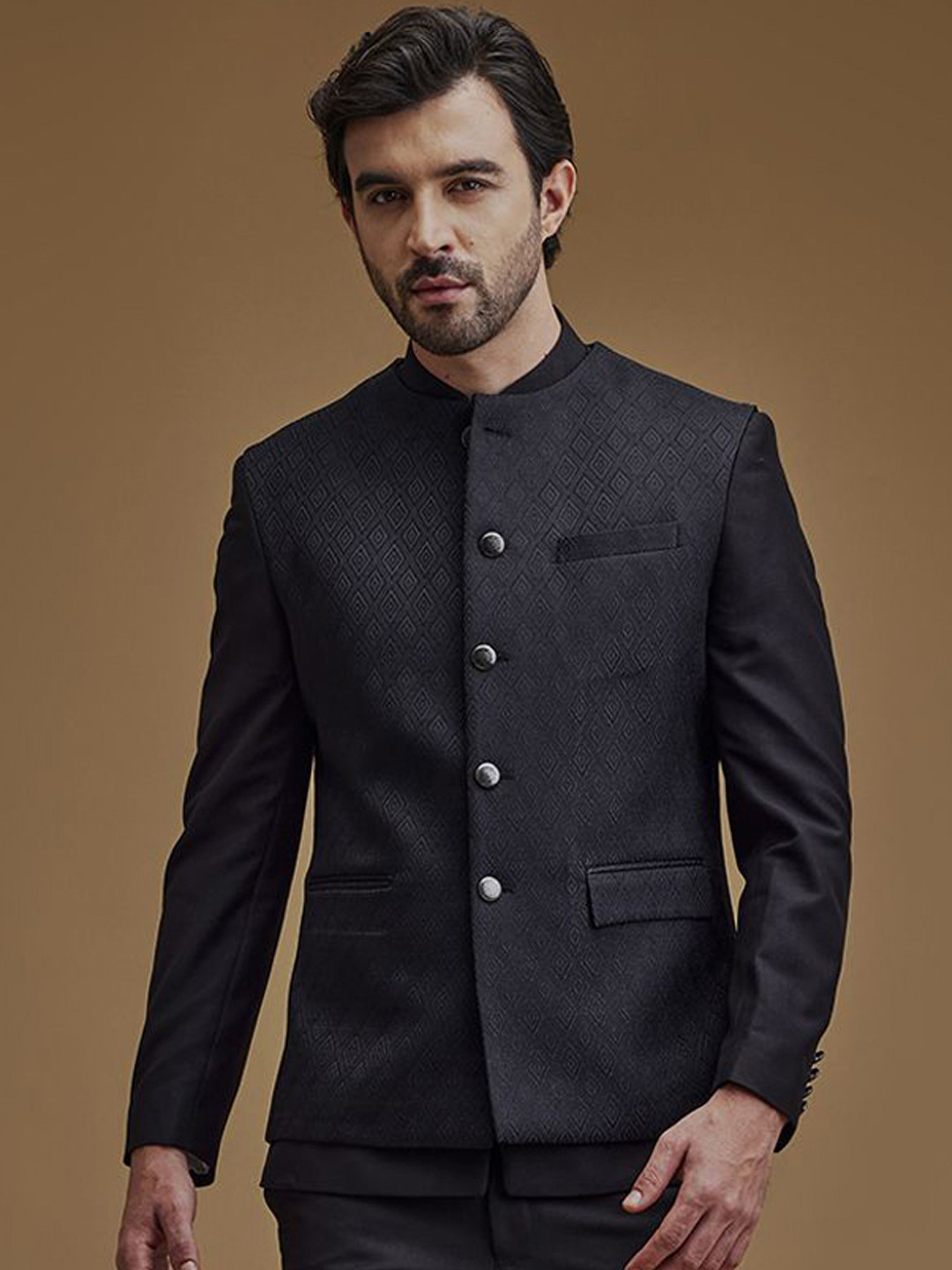 Neumen Men Solid Mandarin Collar Bandhgala Sherwani Set