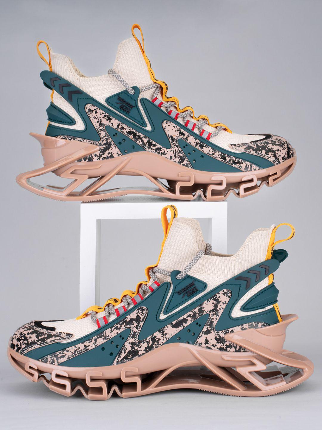 Atom Men Printed Mesh Sneakers