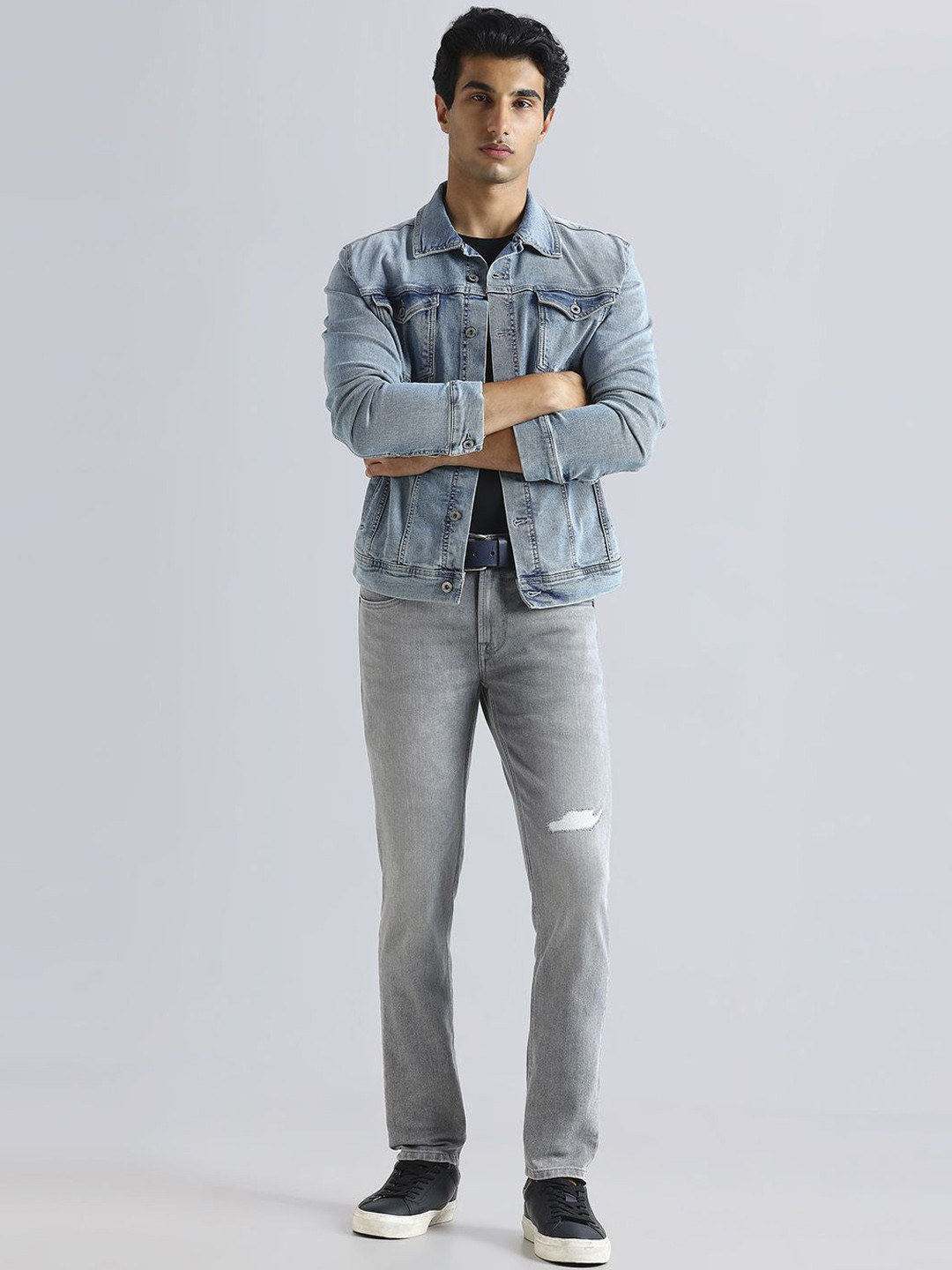 Pepe Jeans Men Slim Fit Mildly Distressed Stretchable Jeans