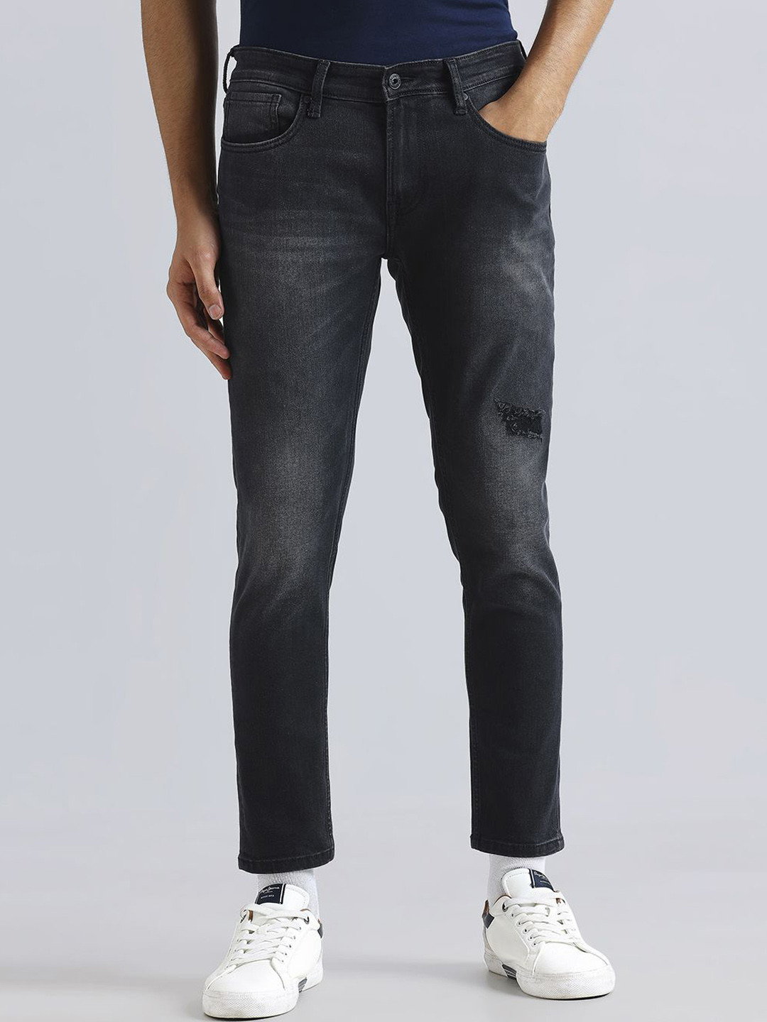 Pepe Jeans Men Oliver Slim Fit Mildly Distressed Light Fade Stretchable Jeans