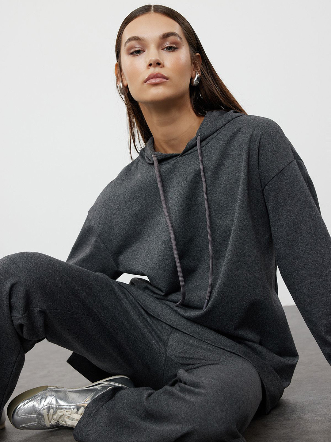 Trendyol Women Mid-Rise Long Sleeves Solid Hood Tracksuit