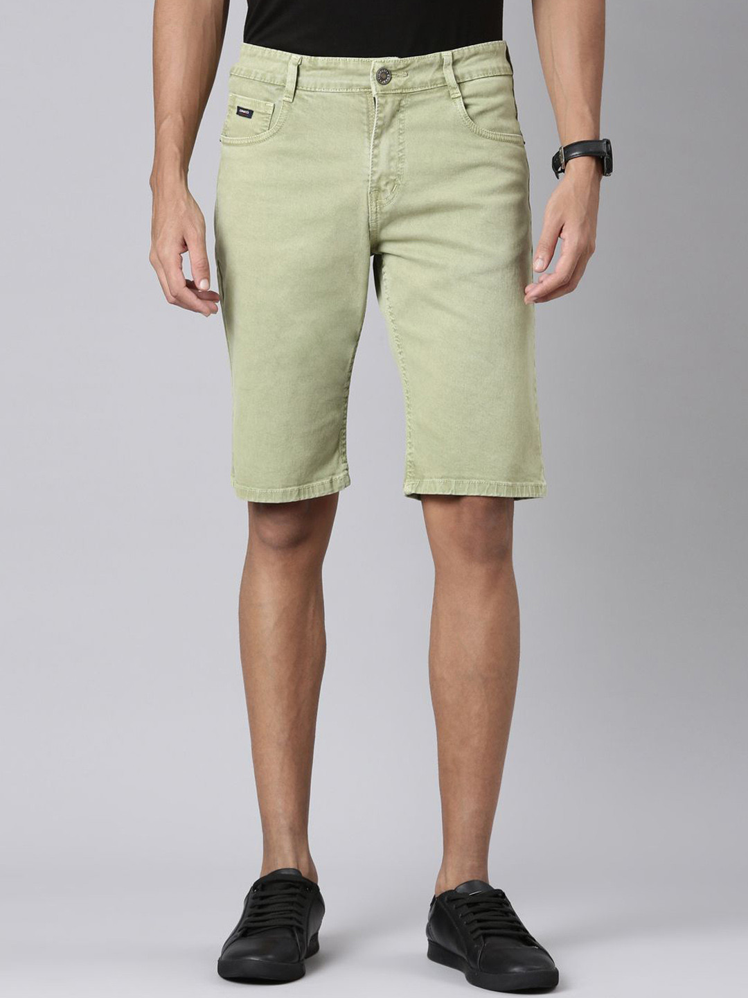 CINOCCI Men Slim Fit Mid-Rise Denim Shorts