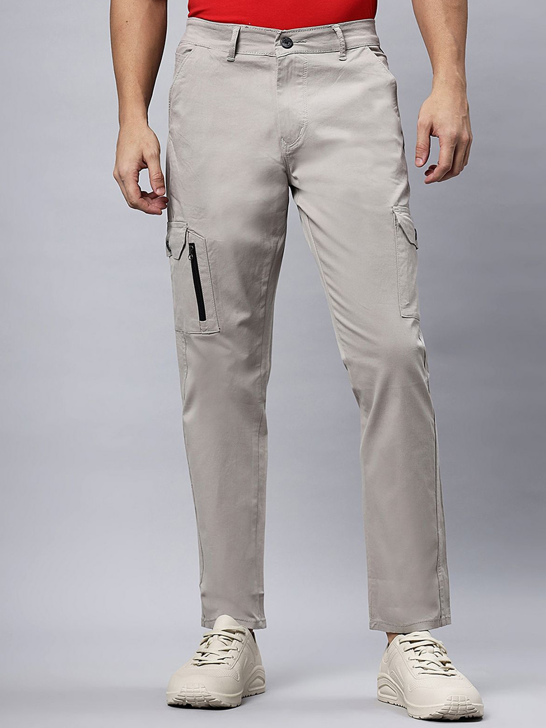 Hence Men Relaxed Tapered Fit Zipper Cargos Trousers